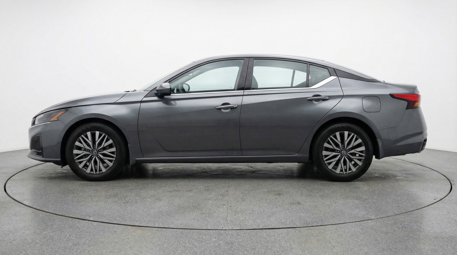 Used 2025 Nissan Altima 2.5 SV FWD image 5