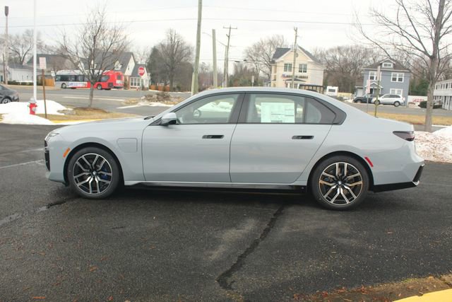 New 2026 BMW 750e xDrive w/ Executive Package image 5