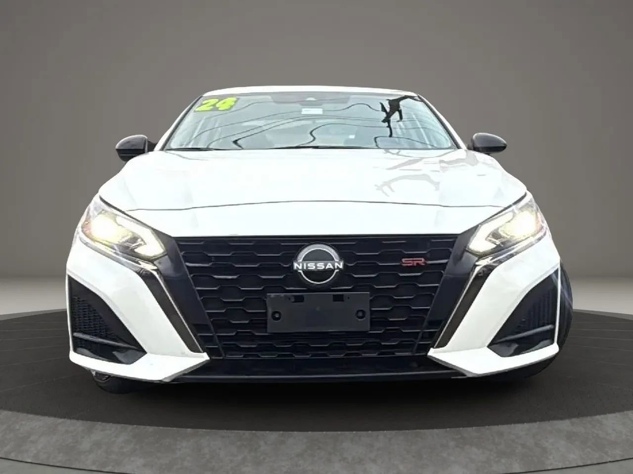 Used 2024 Nissan Altima 2.5 SR image 2