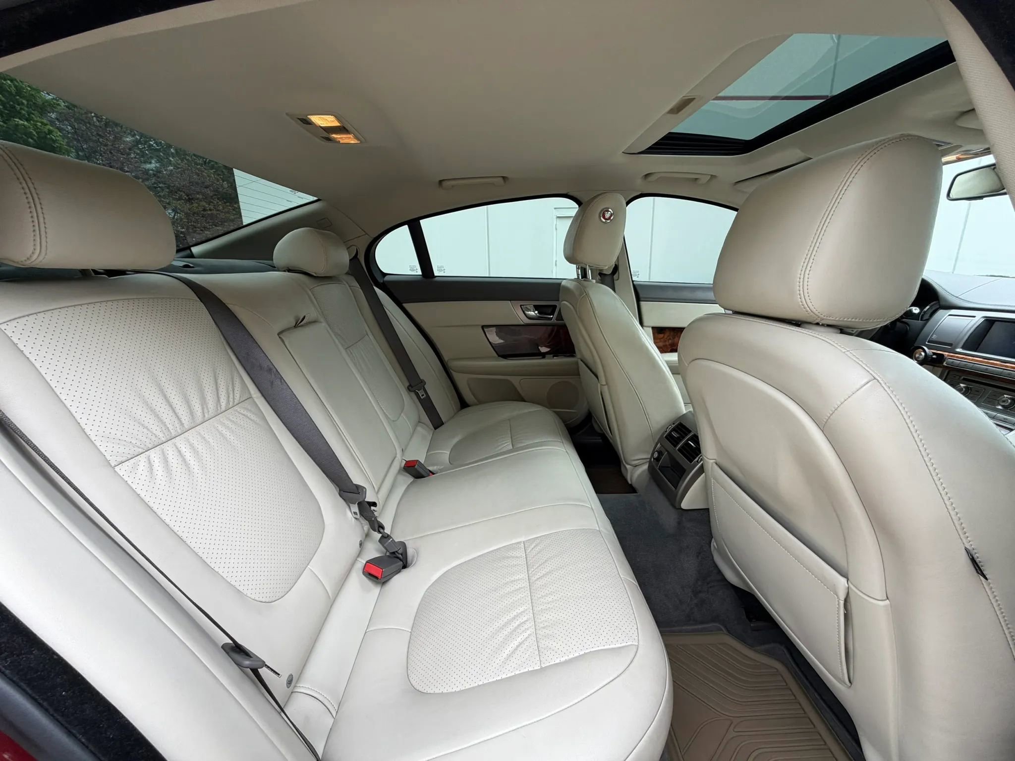 Used 2011 Jaguar XF Premium RWD image 20