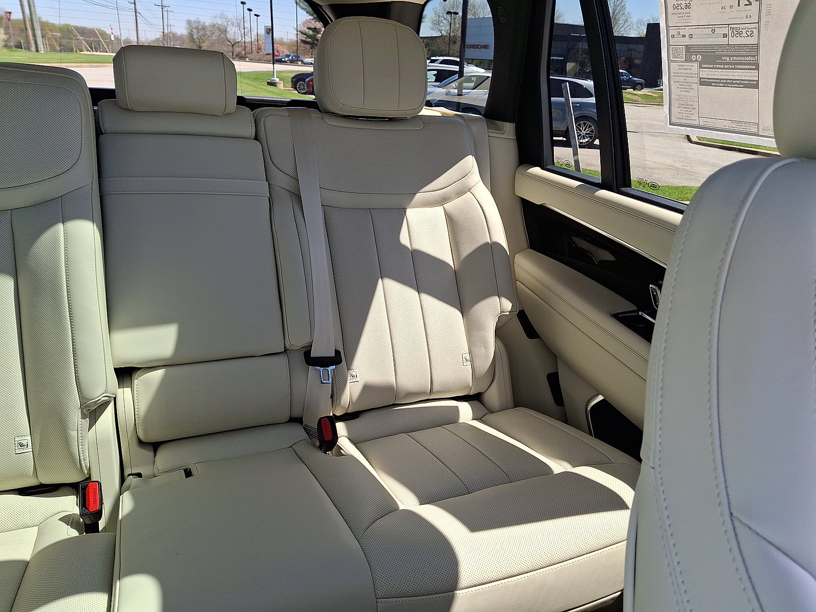 New 2026 Land Rover Range Rover Long Wheelbase SE AWD/4WD image 17
