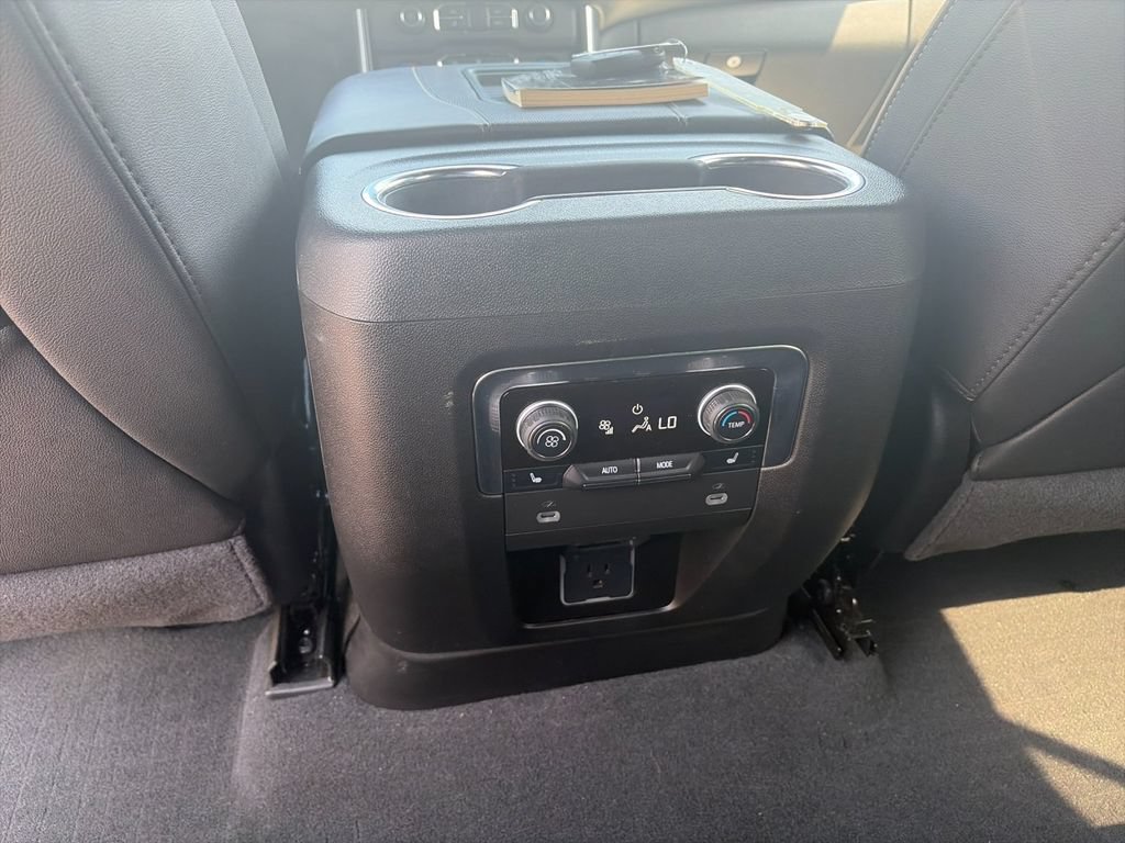 Used 2024 Chevrolet Suburban Premier w/ Premium Package AWD/4WD image 15