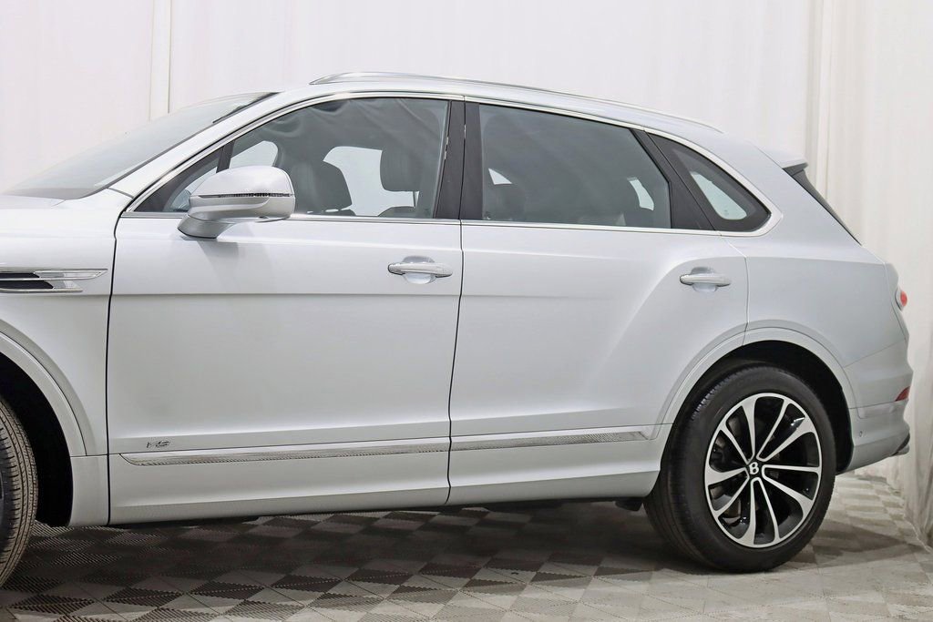 Used 2022 Bentley Bentayga image 4