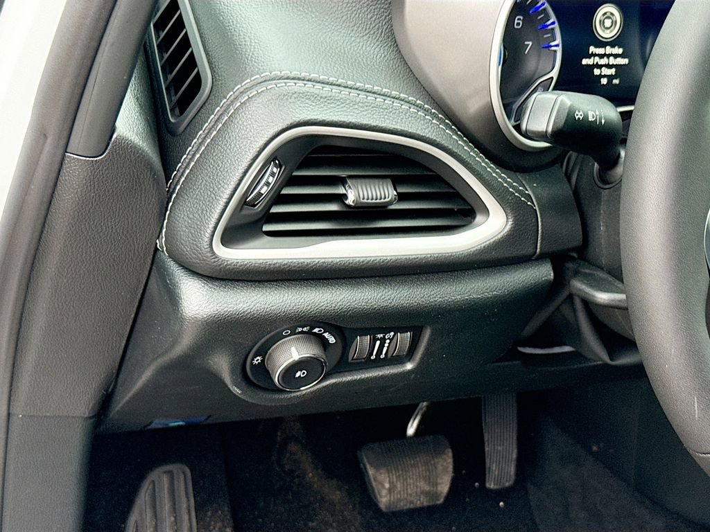 New 2026 Chrysler Pacifica Select FWD image 10