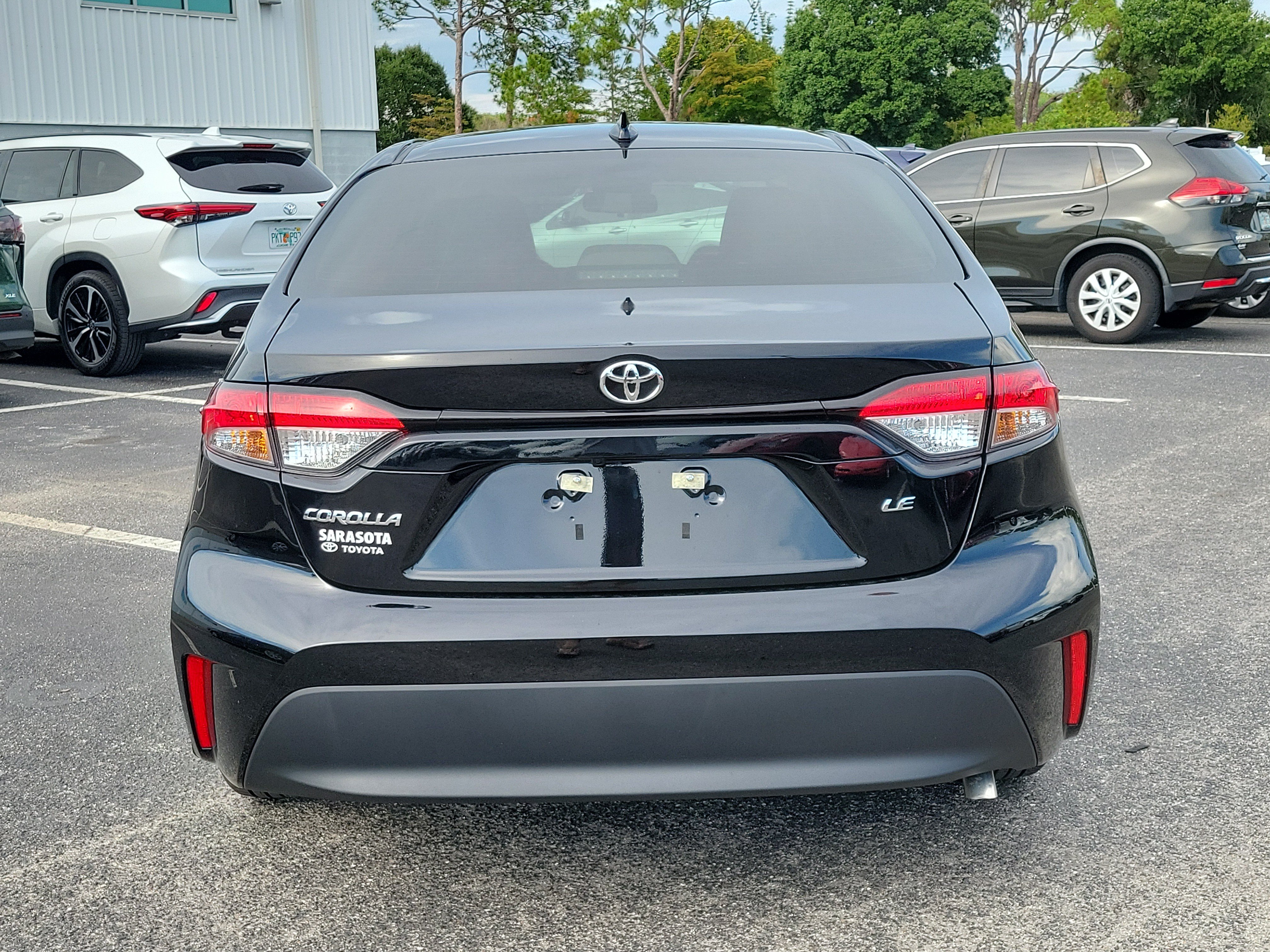 Used 2026 Toyota Corolla LE FWD image 5