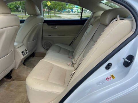 Used 2015 Lexus ES 350 w/ Premium Package FWD image 7