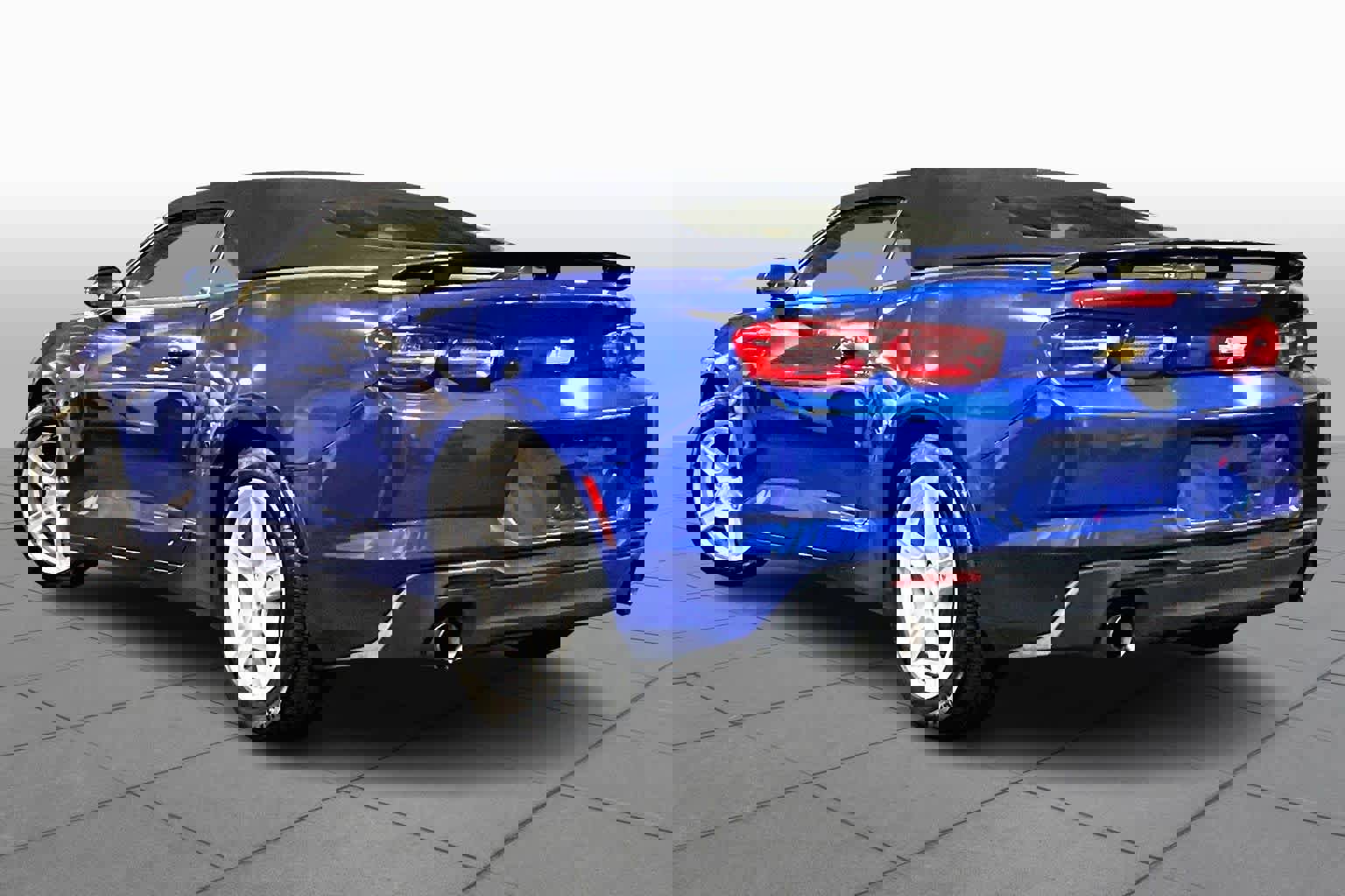 Used 2020 Chevrolet Camaro LT image 9