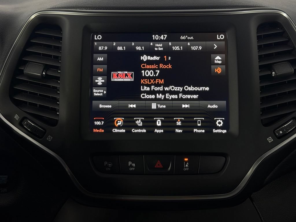 Used 2023 Jeep Cherokee Altitude Lux w/ Mopar Interior Package AWD/4WD image 18