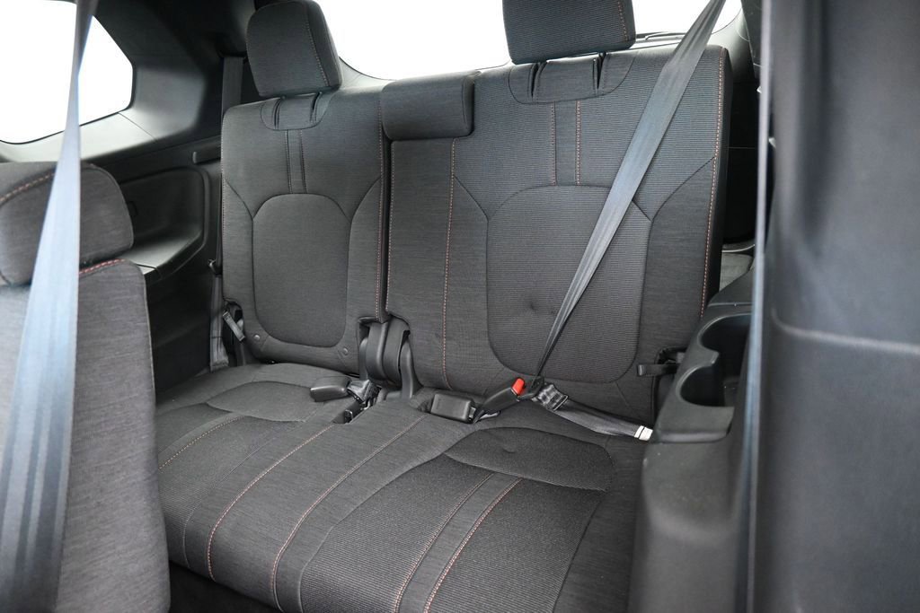 Used 2025 Honda Pilot Sport image 31