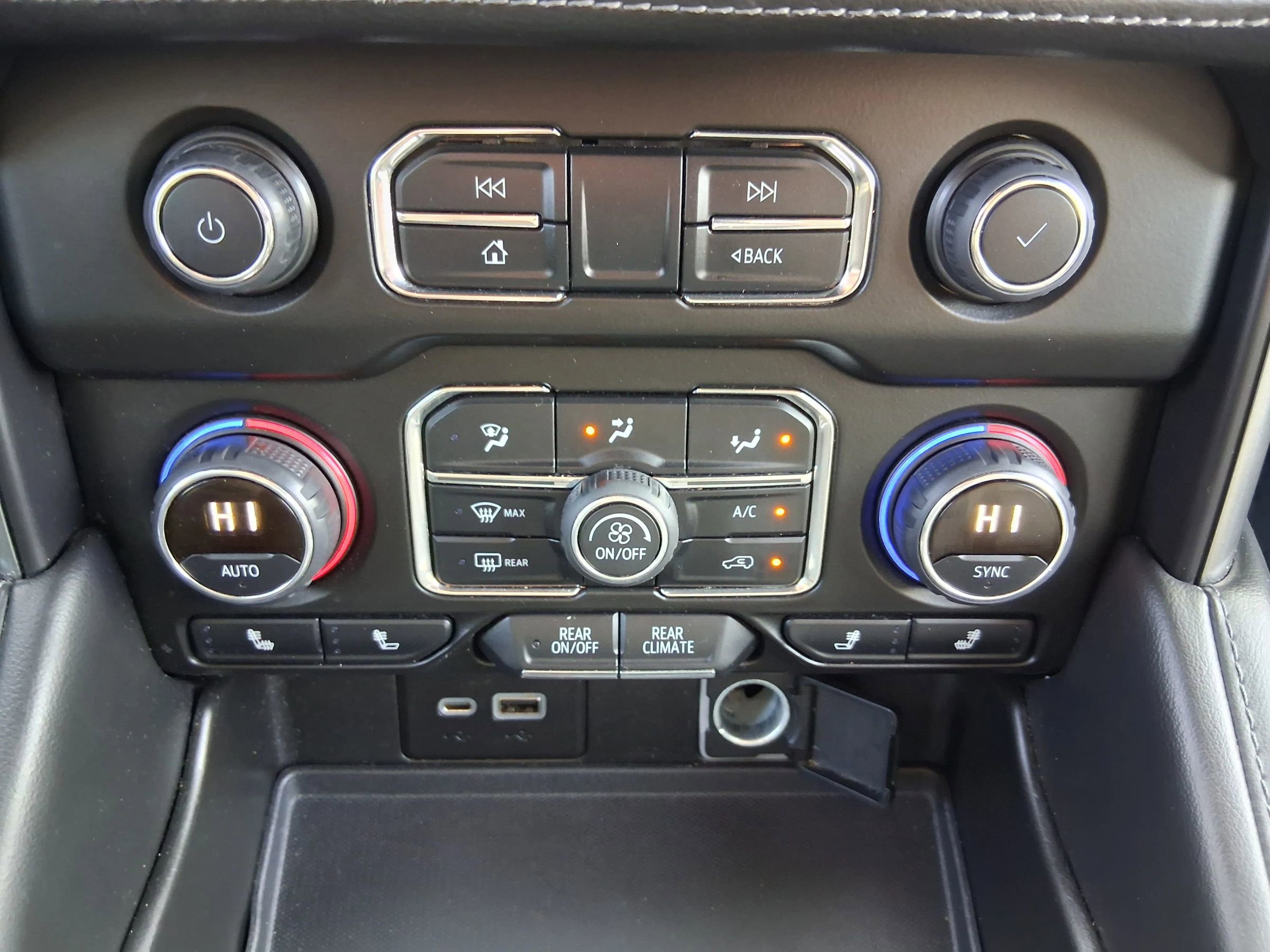Used 2021 Chevrolet Suburban LT AWD/4WD image 24