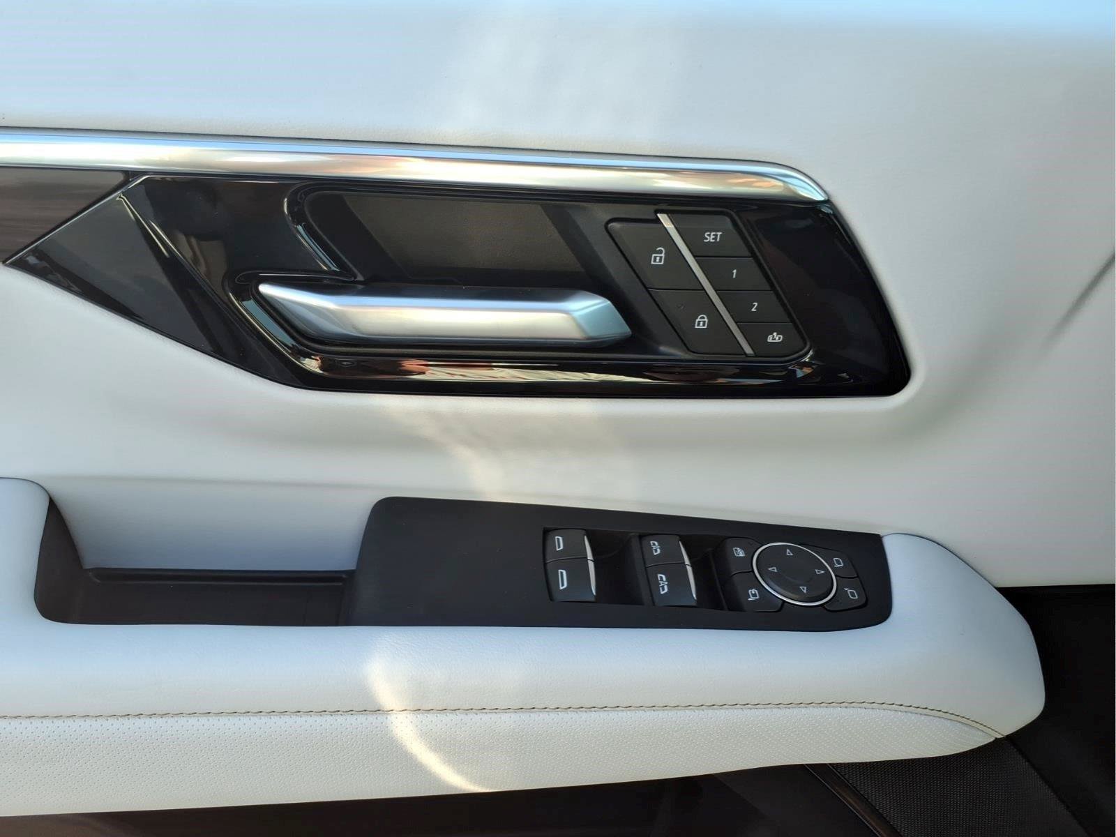 New 2026 Chevrolet Tahoe Premier w/ Sun And Tow Package AWD/4WD image 17