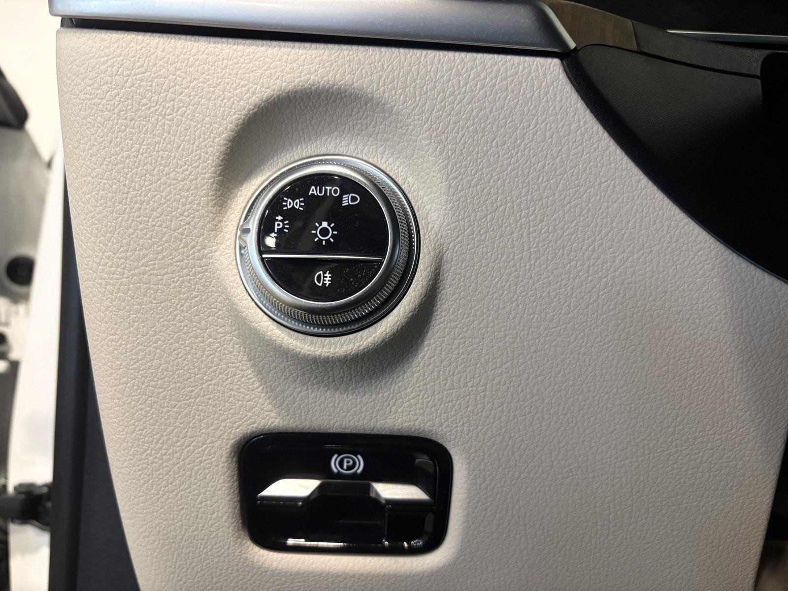 Used 2024 Mercedes-Benz C 300 4MATIC Sedan image 22