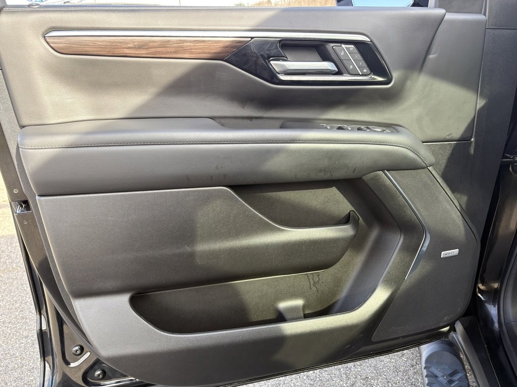 Used 2025 Chevrolet Tahoe Z71 w/ Z71 Off-Road Package image 32