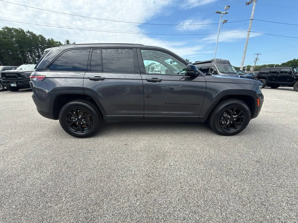 Certified 2024 Jeep Grand Cherokee Altitude AWD/4WD image 6