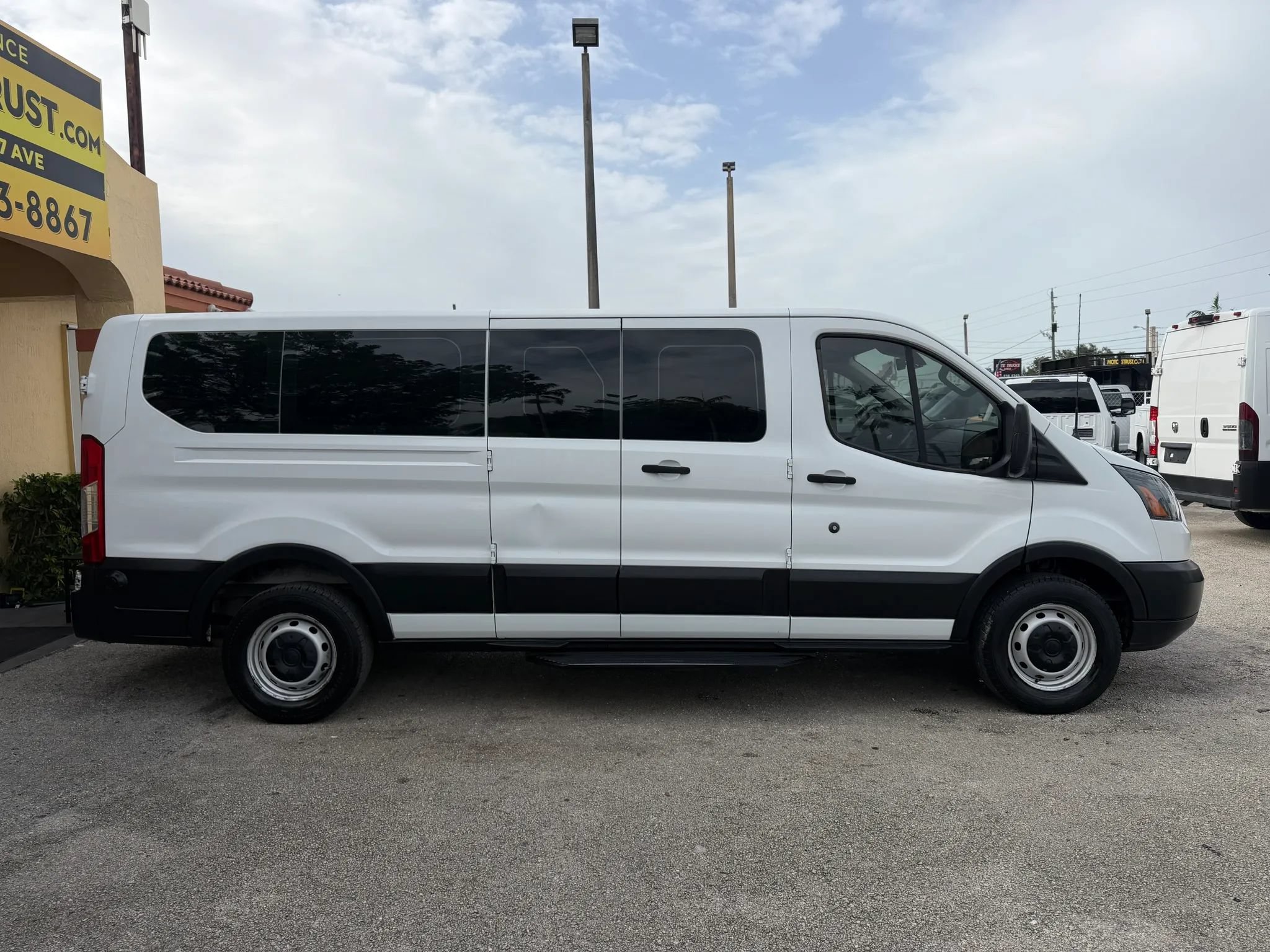 Used 2019 Ford Transit 350 XL RWD image 7