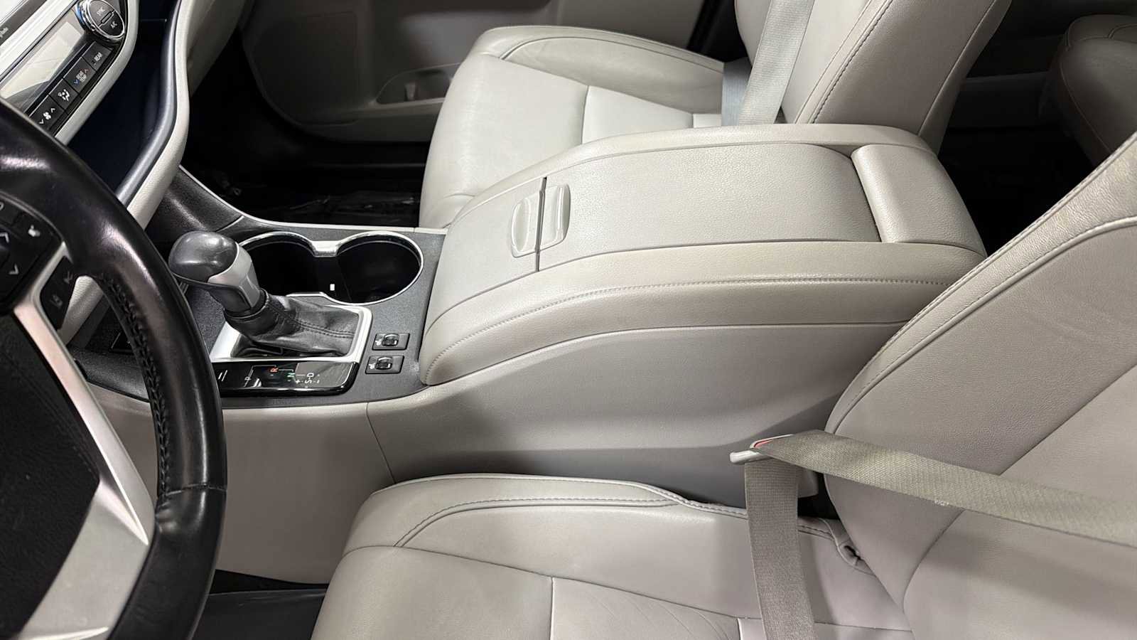 Certified 2017 Toyota Highlander XLE AWD/4WD image 22