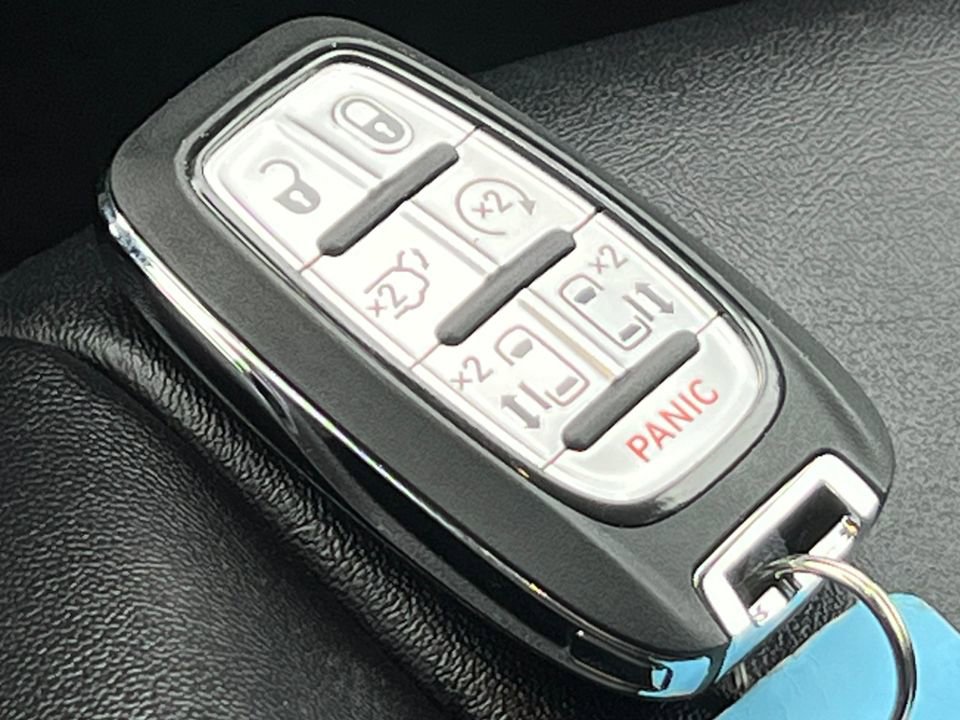 Used 2026 Chrysler Pacifica Select image 29