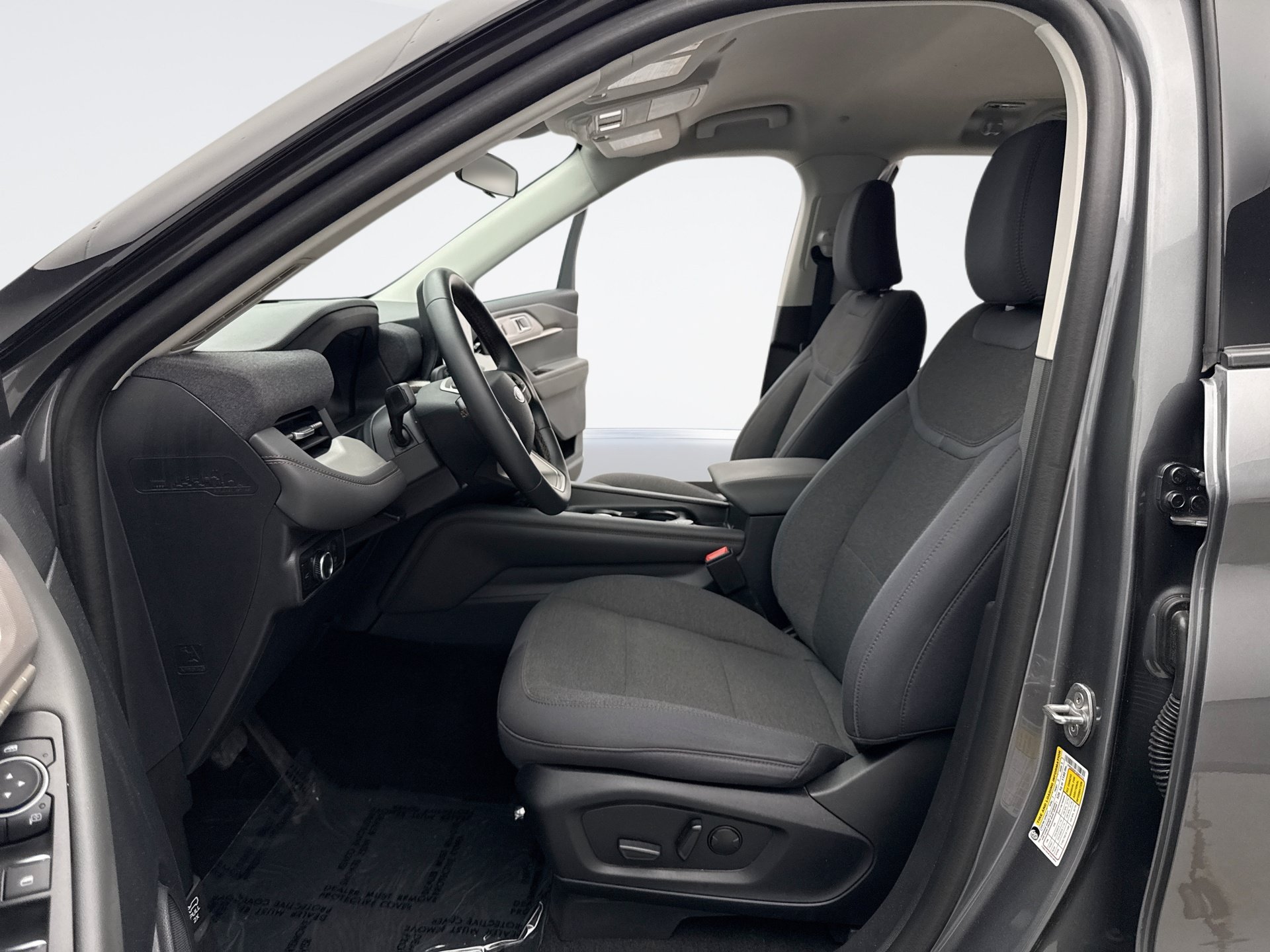 Used 2025 Ford Explorer Active AWD/4WD image 13