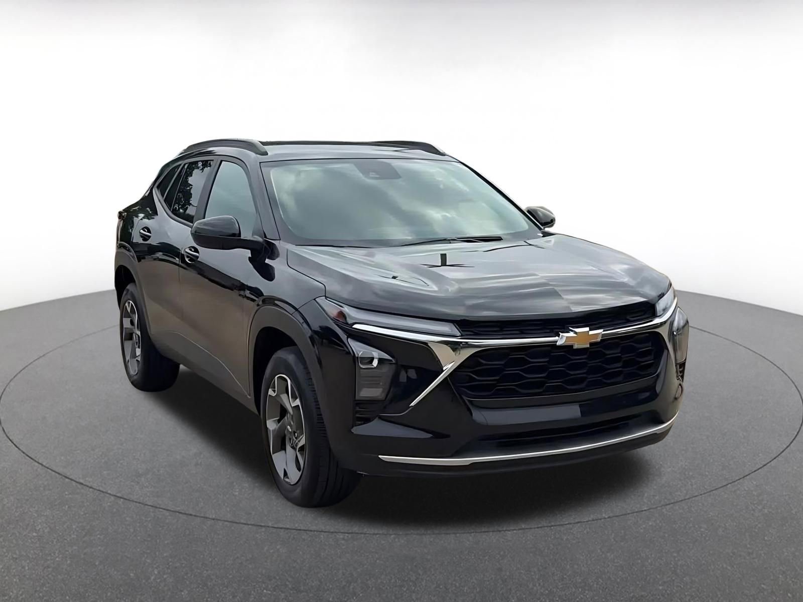 Used 2025 Chevrolet Trax LT w/ LT Convenience Package FWD image 3