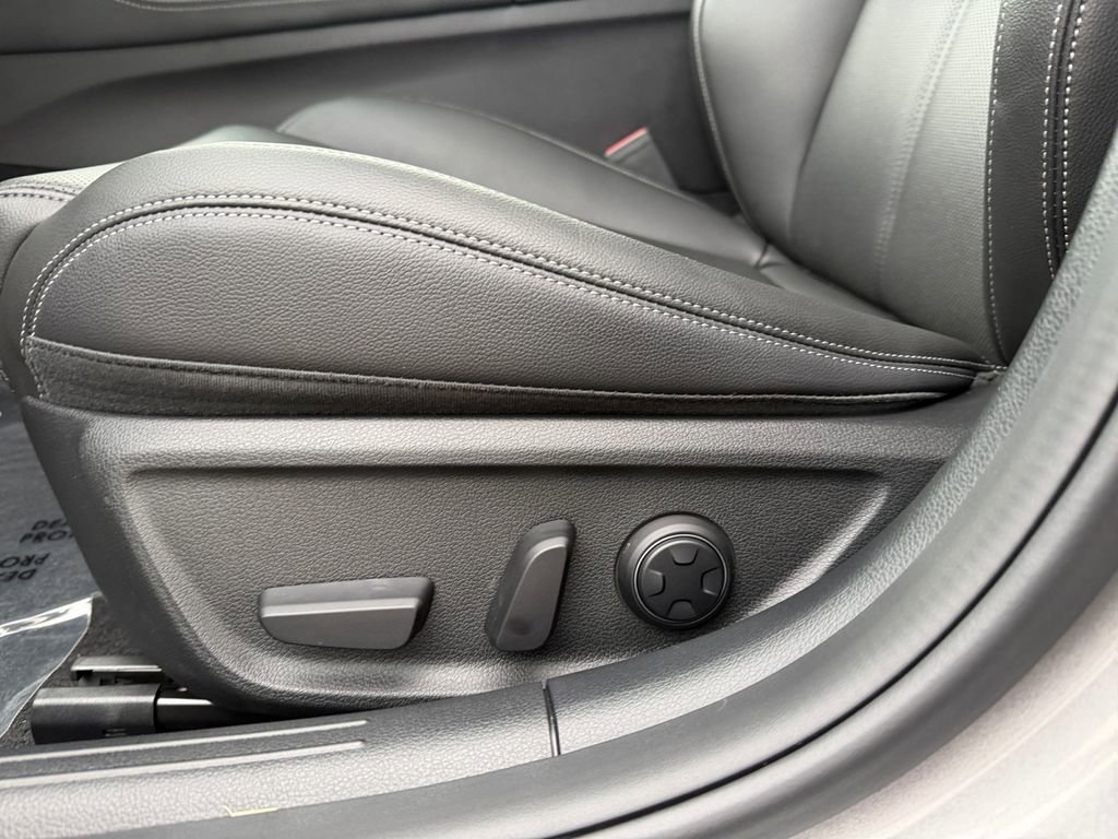 Used 2026 Genesis G70 2.5T image 20