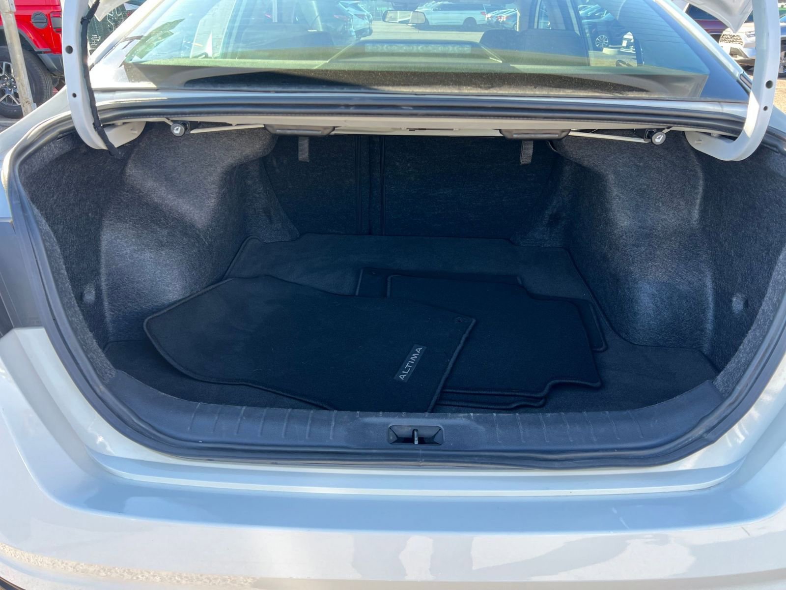 Used 2025 Nissan Altima 2.5 SV image 31