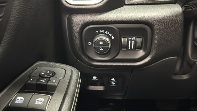Used 2025 RAM 1500 Laramie w/ Sport Appearance Package AWD/4WD image 32