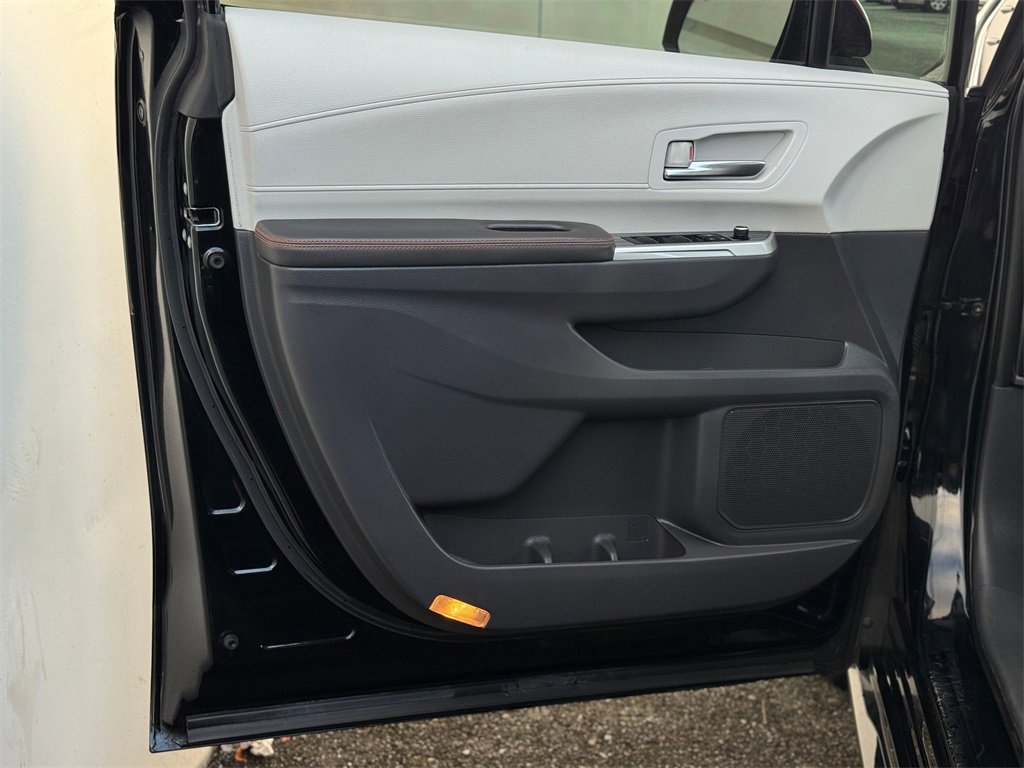 Certified 2022 Toyota Sienna XSE image 10