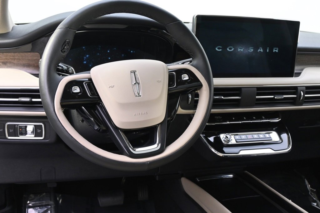 New 2025 Lincoln Corsair Reserve w/ Towing Package image 10