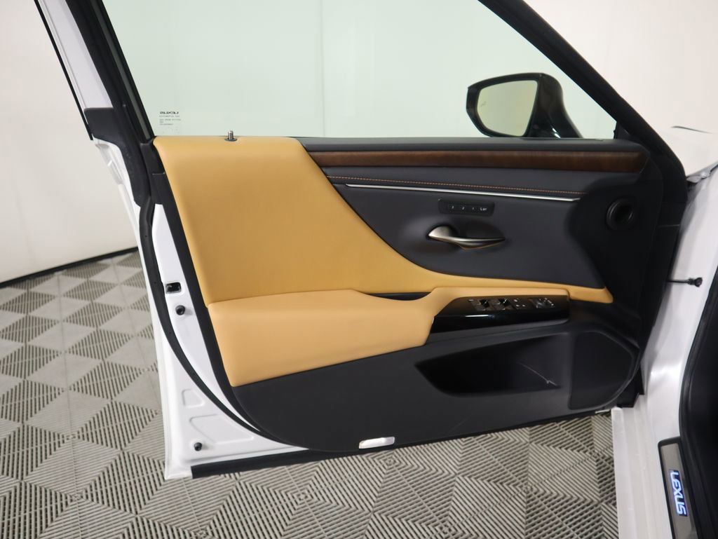 Certified 2025 Lexus ES 300h w/ Premium Package image 24