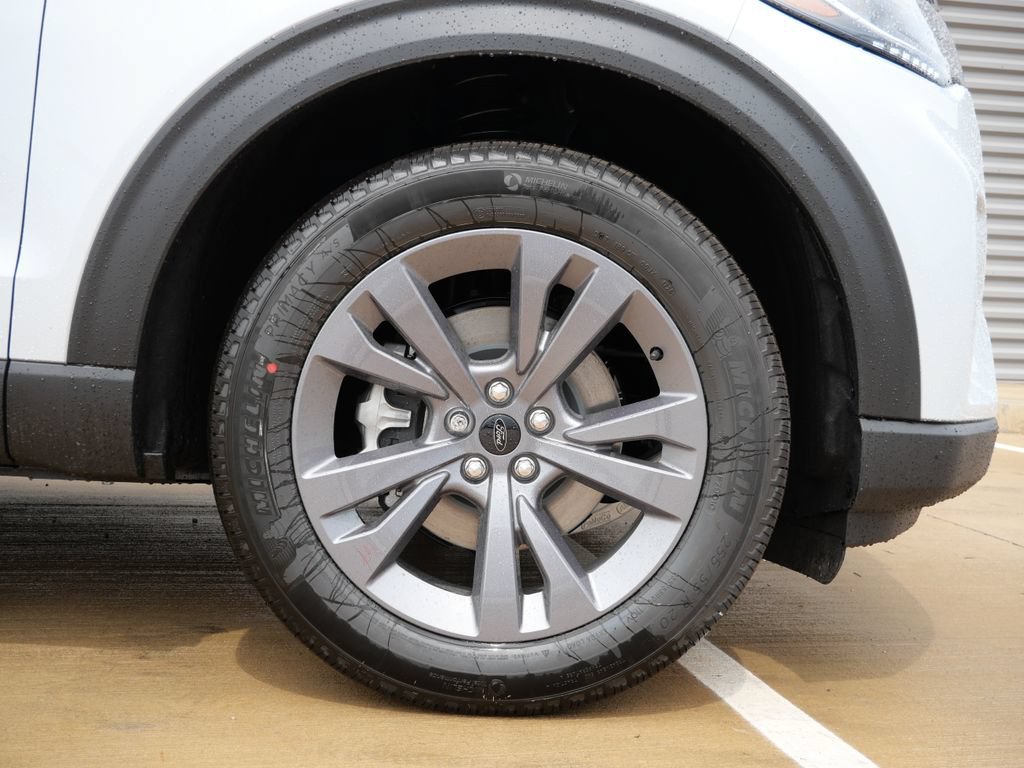 New 2026 Ford Explorer Active w/ Active Comfort Package AWD/4WD image 8