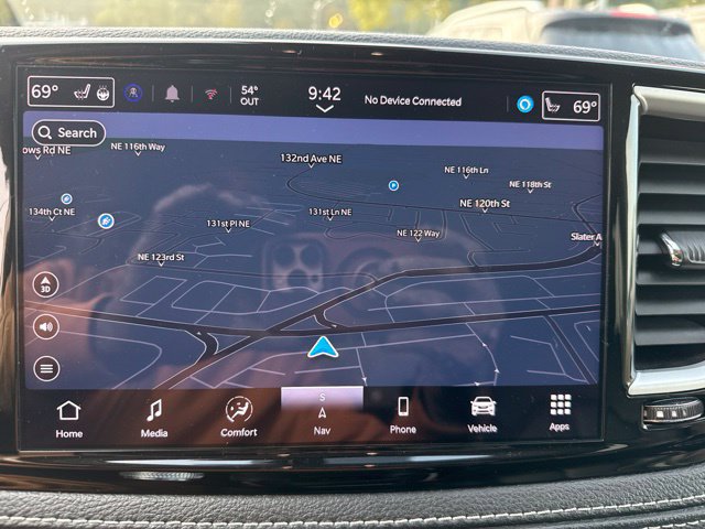 Used 2024 Chrysler Pacifica Limited FWD image 24