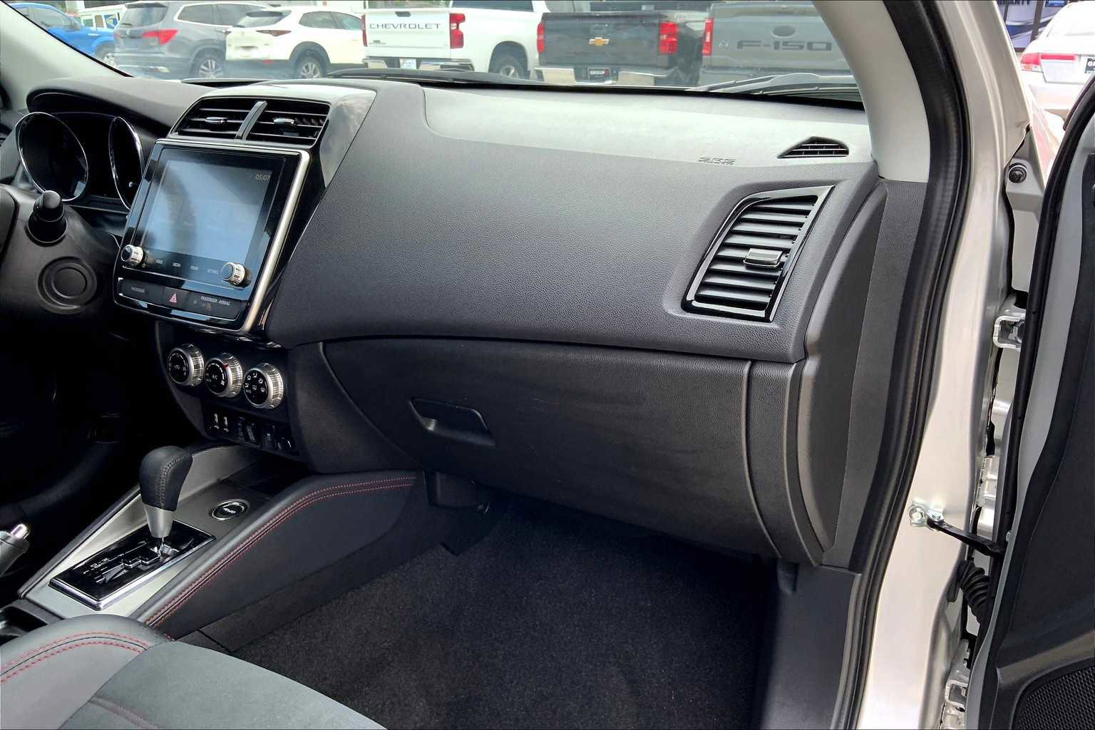 Used 2024 Mitsubishi Outlander Sport SE image 17