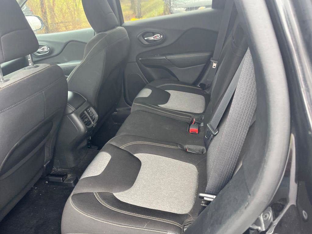 Used 2014 Jeep Cherokee Latitude image 17