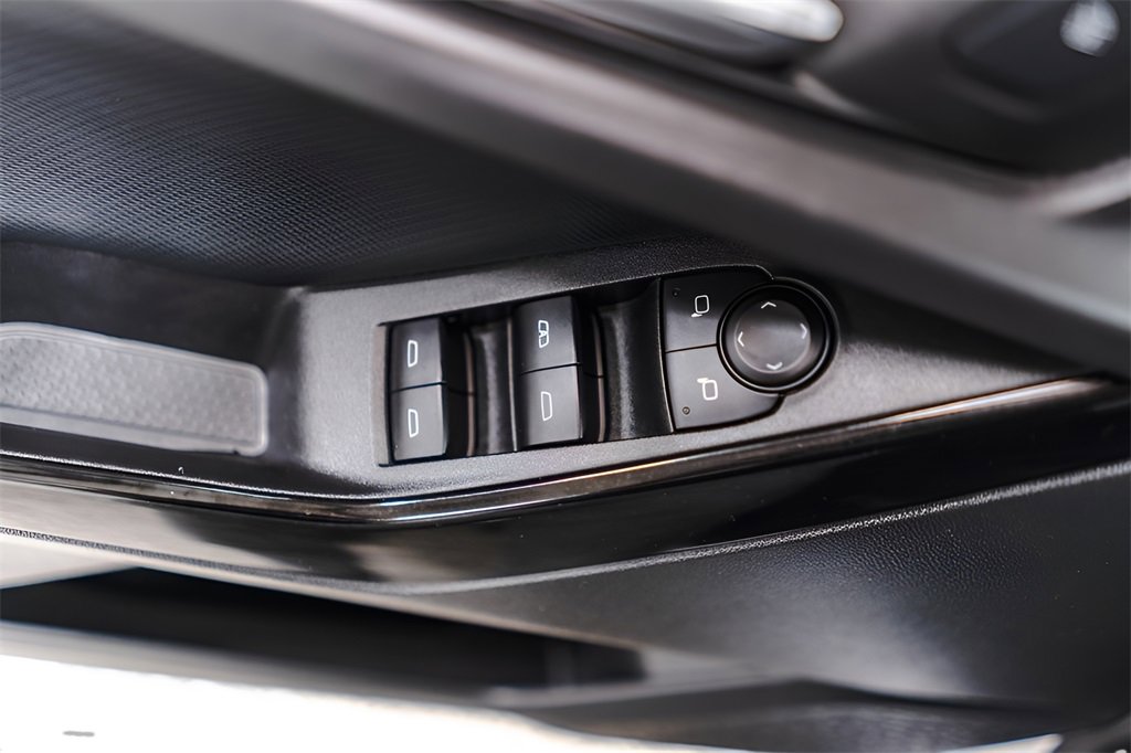 Used 2025 Chevrolet Equinox LT image 25