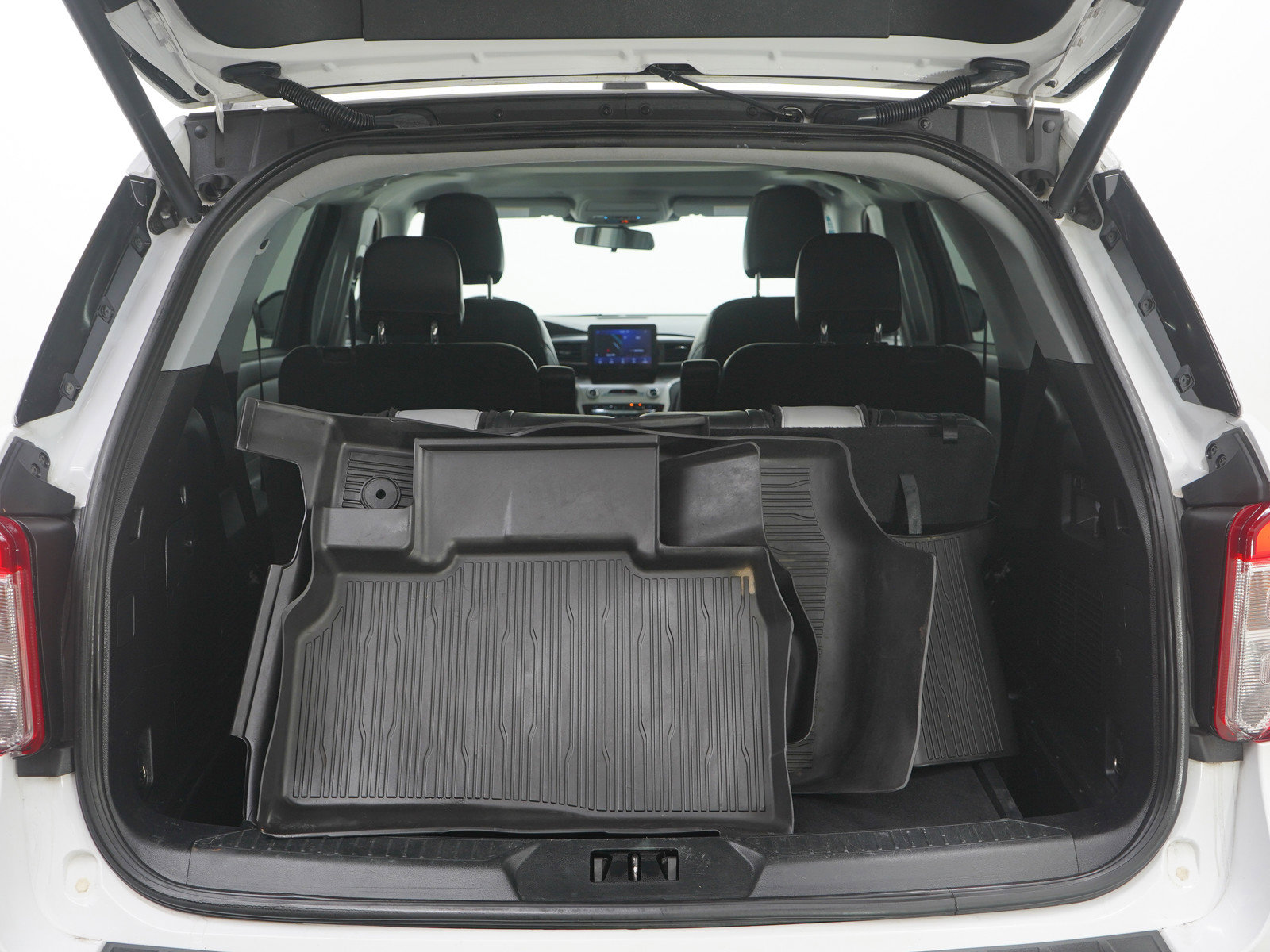 Used 2021 Ford Explorer XLT w/ XLT Sport Appearance Package image 9