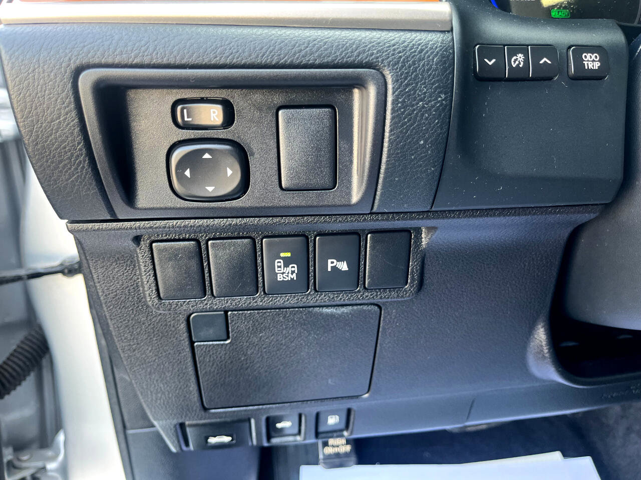 Used 2013 Lexus ES 300h image 22