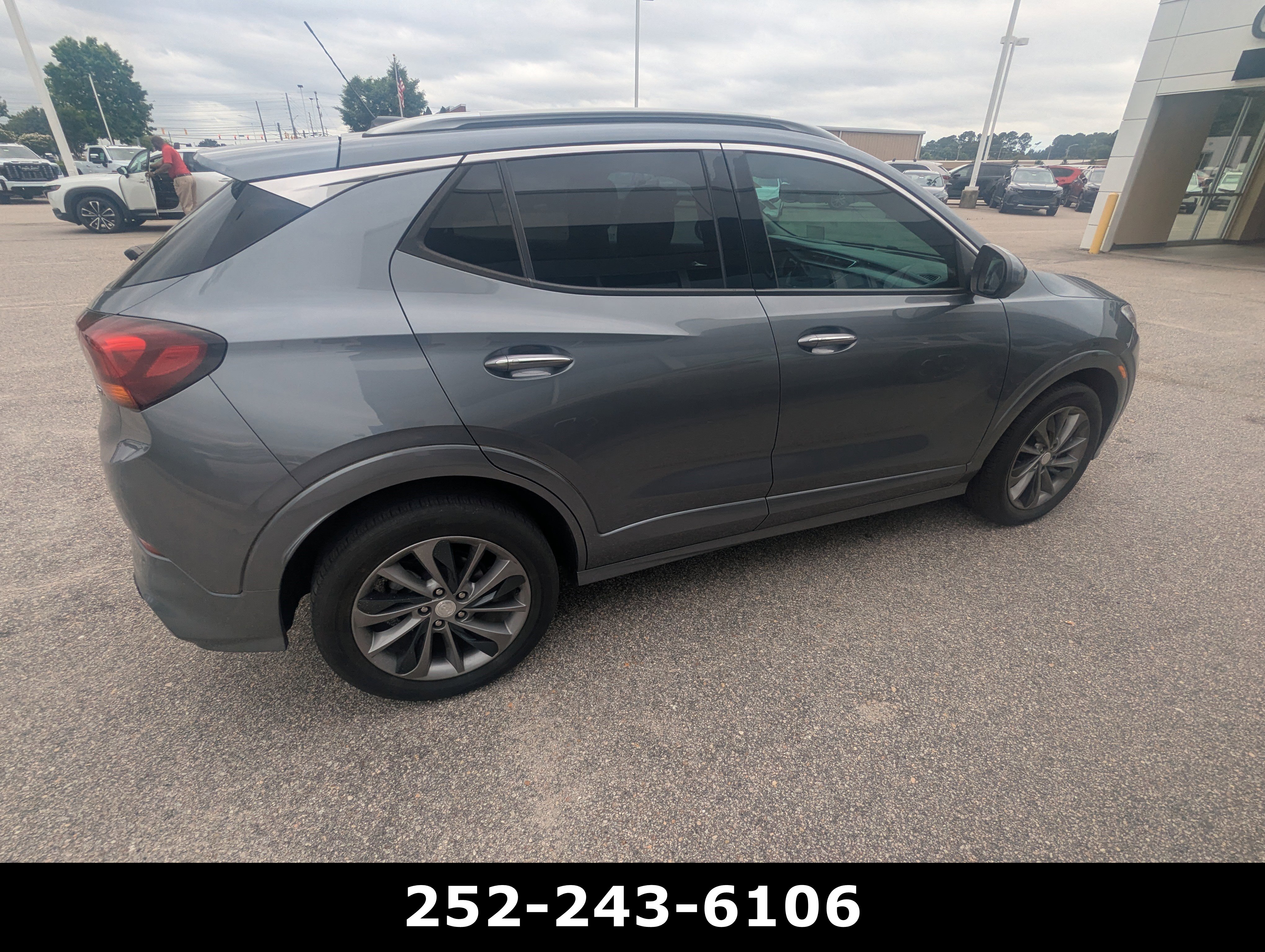 Used 2022 Buick Encore GX Essence w/ Advanced Technology Package FWD image 2