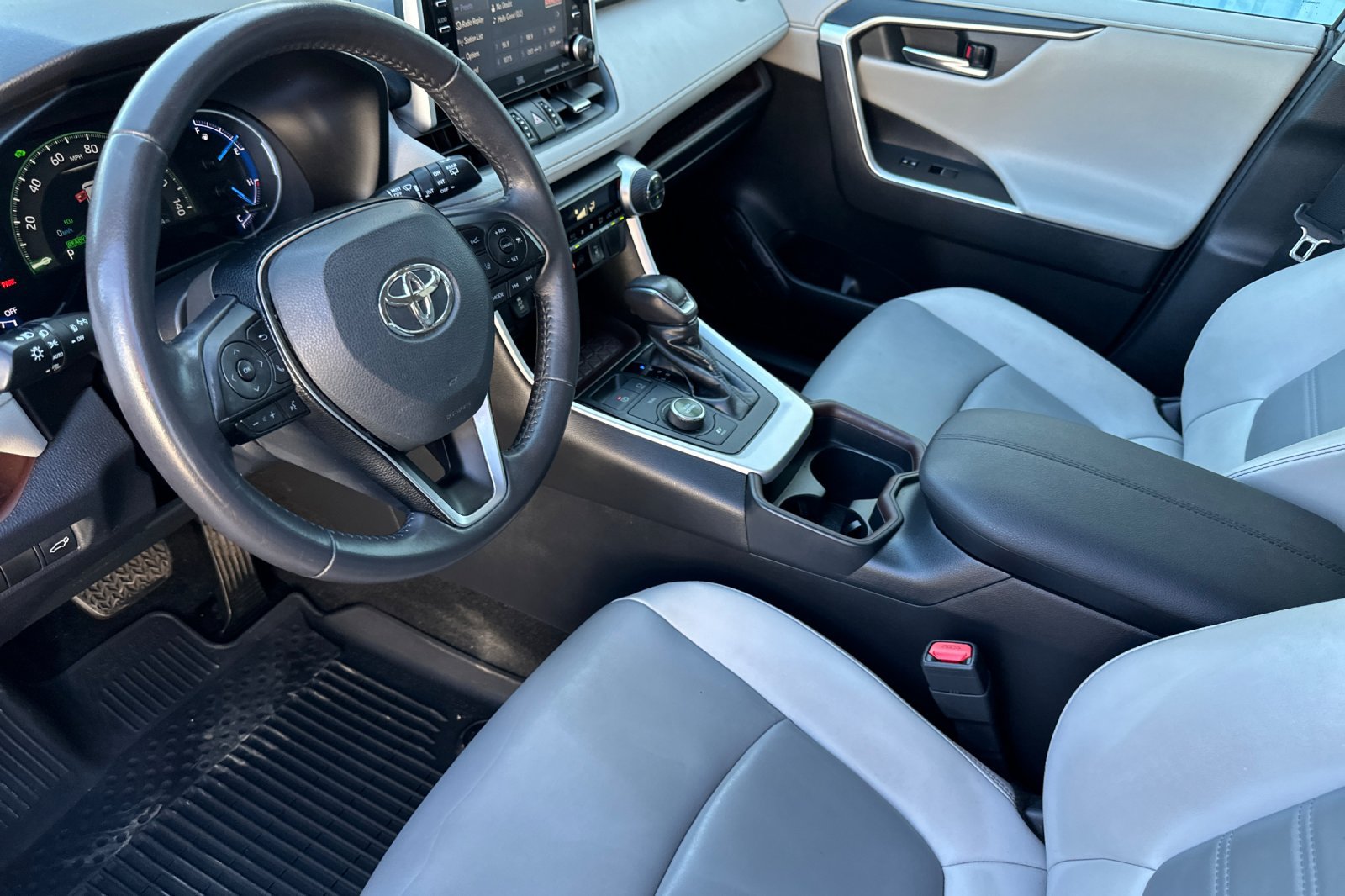 Used 2020 Toyota RAV4 Limited w/ All Weather Liner Package AWD/4WD image 11