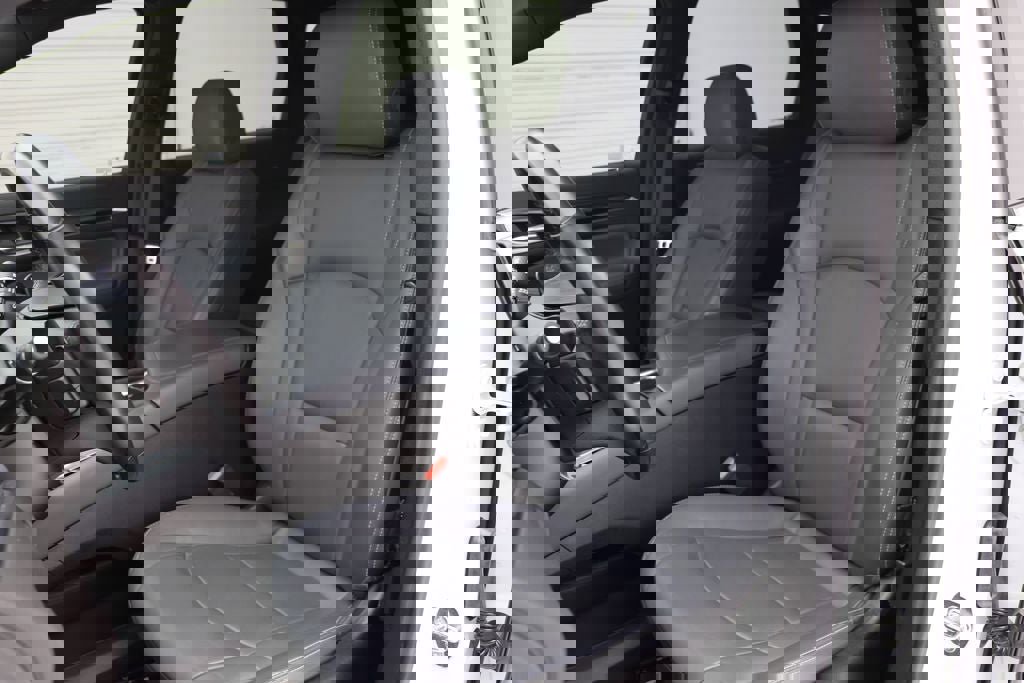 Used 2023 Buick Enclave Essence image 16