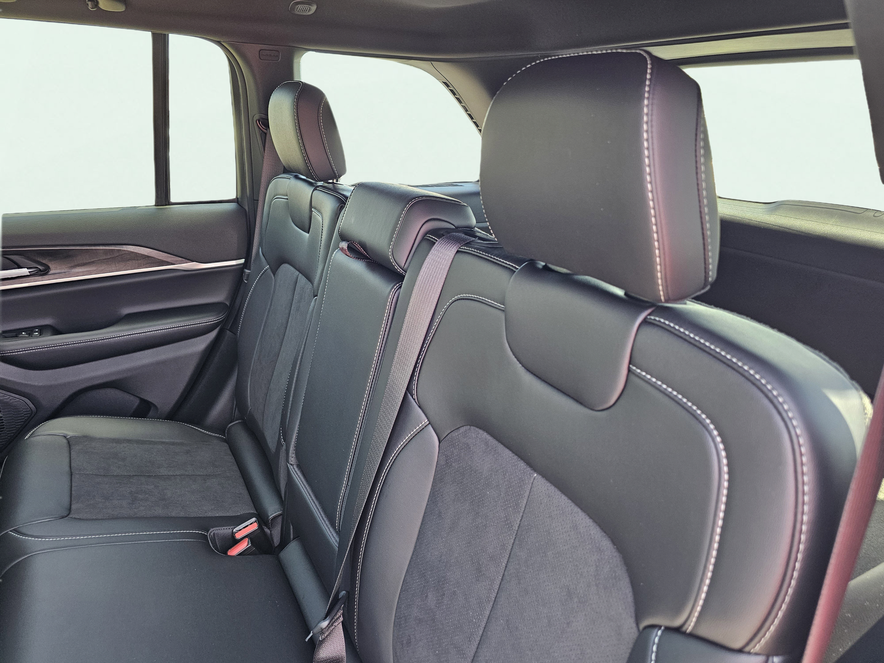 New 2026 Jeep Grand Cherokee Altitude RWD image 32