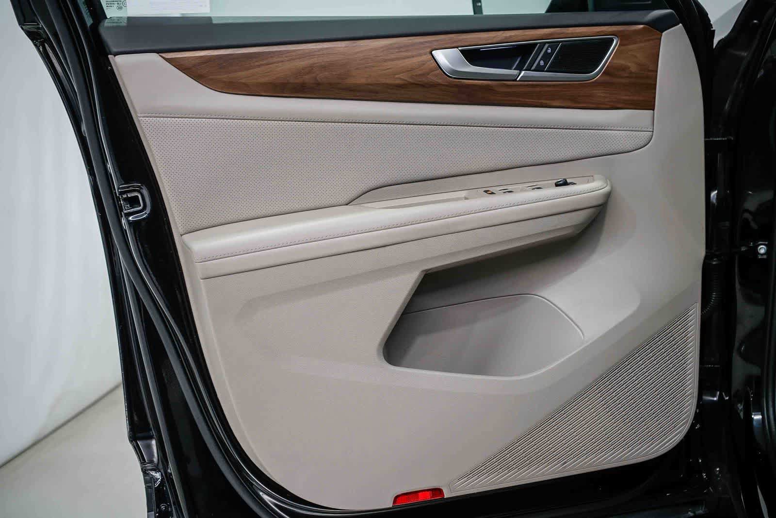 Used 2024 Volkswagen Atlas SE image 19