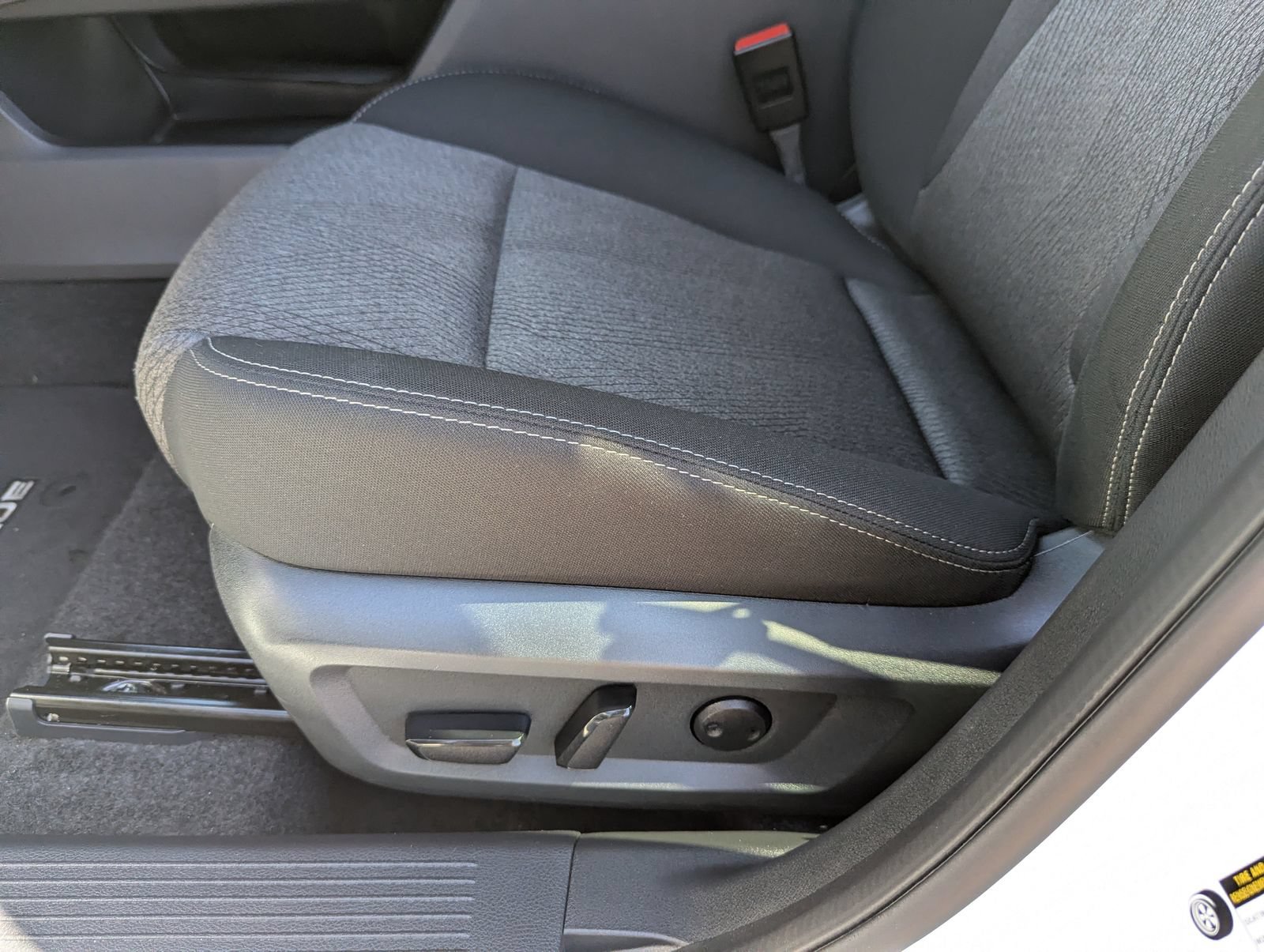Used 2025 Nissan Rogue SV FWD image 24