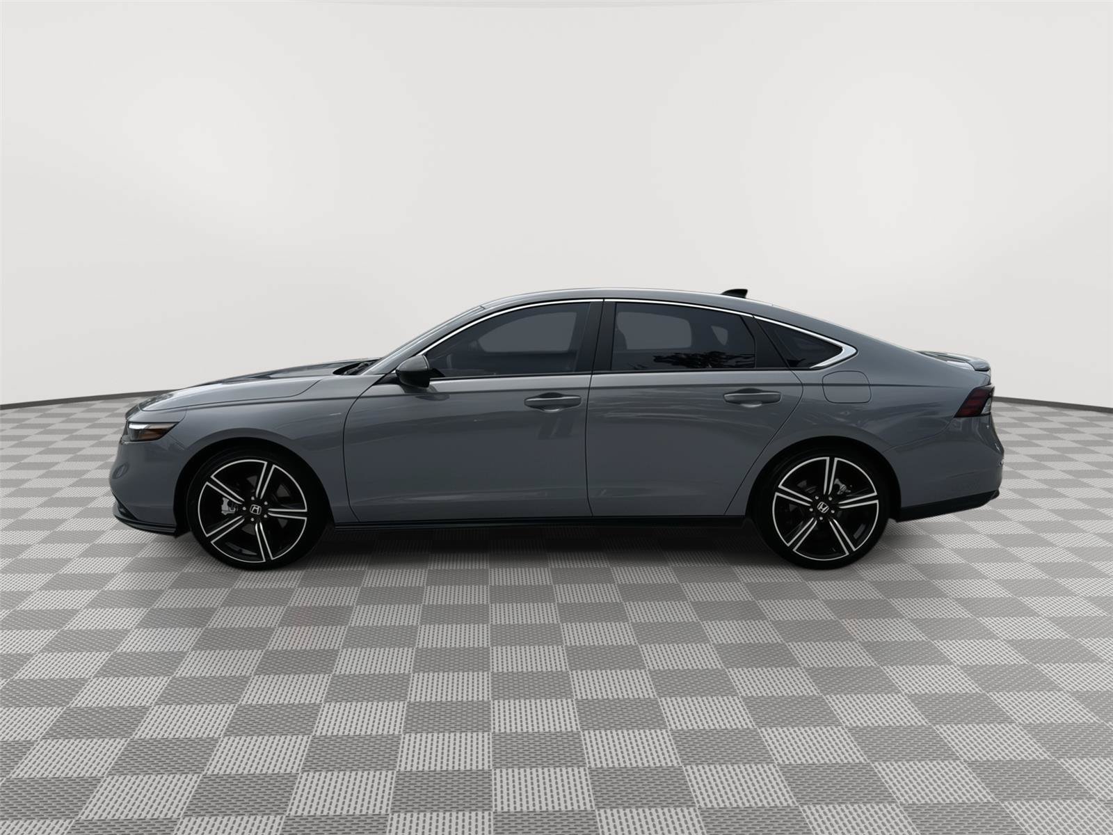 Used 2025 Honda Accord Sport image 3