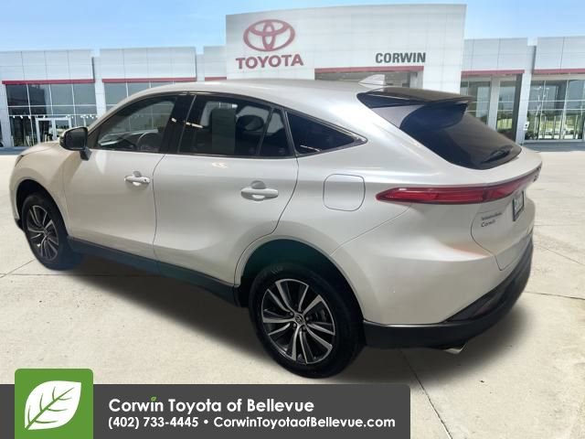 Certified 2023 Toyota Venza LE image 3