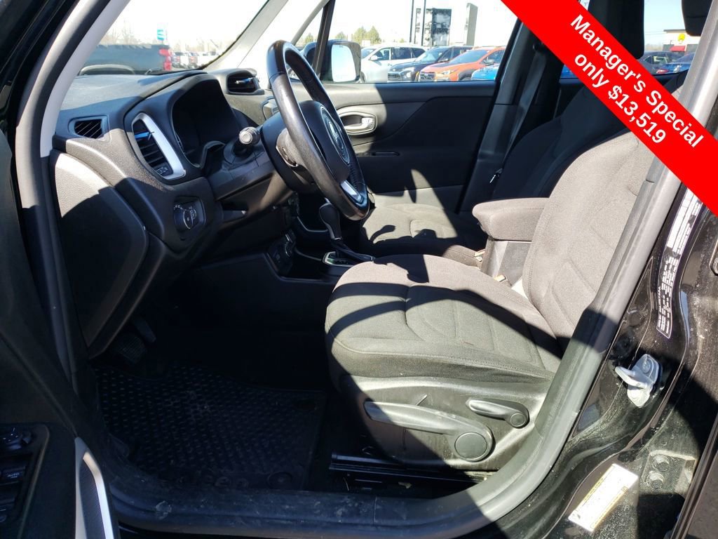 Used 2019 Jeep Renegade Latitude w/ Cold Weather Group AWD/4WD image 9