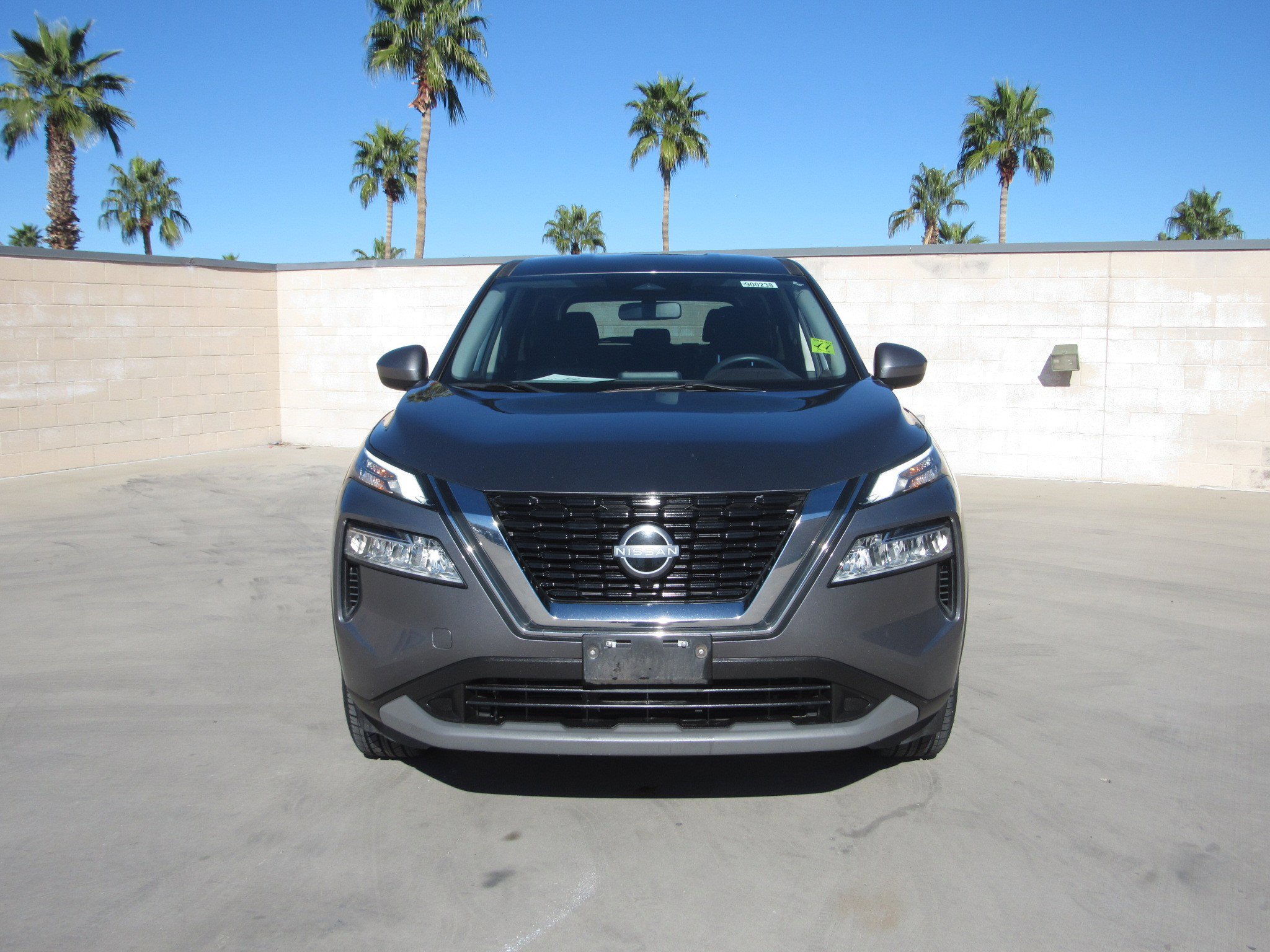 Used 2023 Nissan Rogue SV image 3