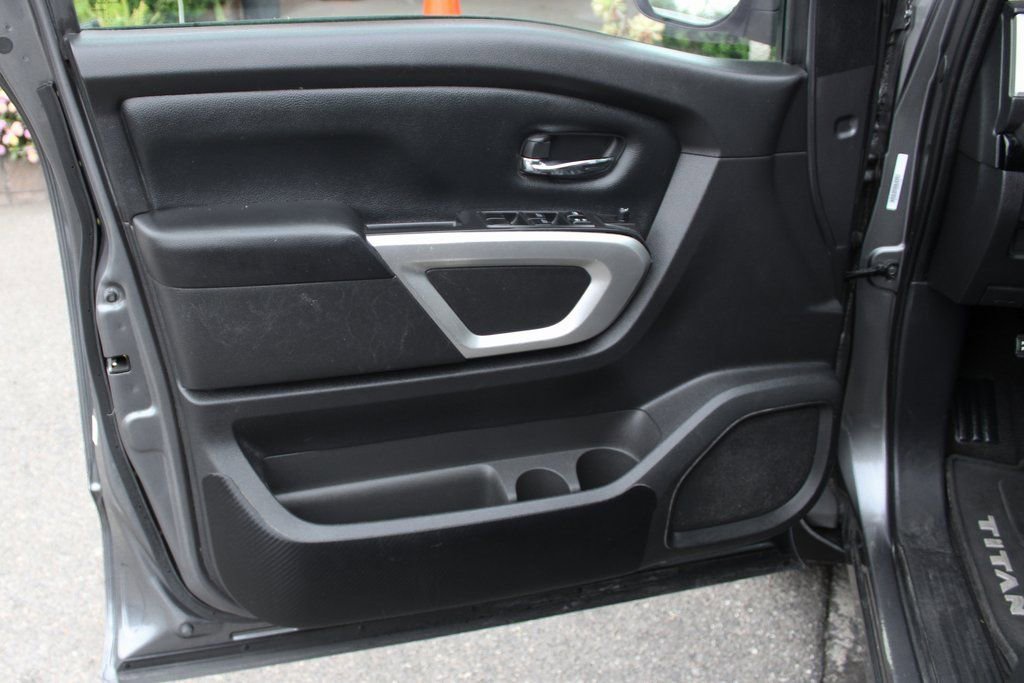 Used 2021 Nissan Titan SV w/ SV Convenience Package image 15