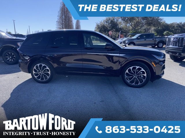 Used 2025 Lincoln Nautilus Reserve image 4