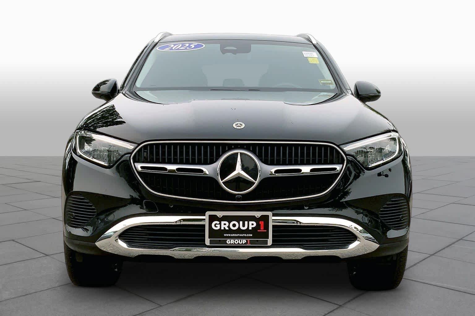 Used 2025 Mercedes-Benz GLC 350e 4MATIC image 4