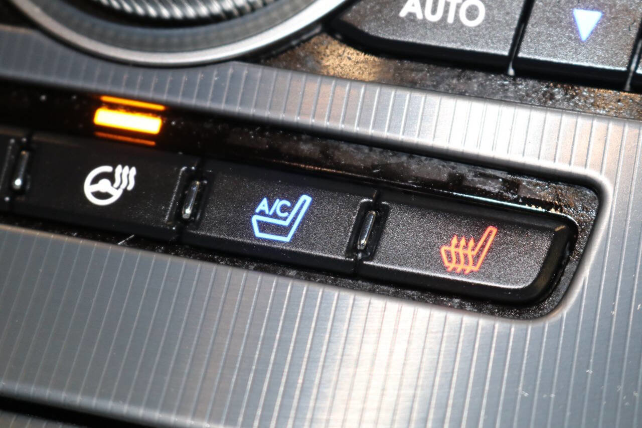 Used 2020 Lincoln MKZ Reserve w/ Elements Package image 40